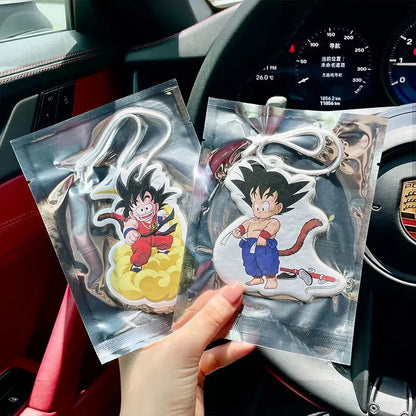 Parfum de voiture Dragon Ball Son Goku, pendentif décoratif qui offre une fragrance agréable tout en déodorant votre véhicule, idéal comme cadeau !