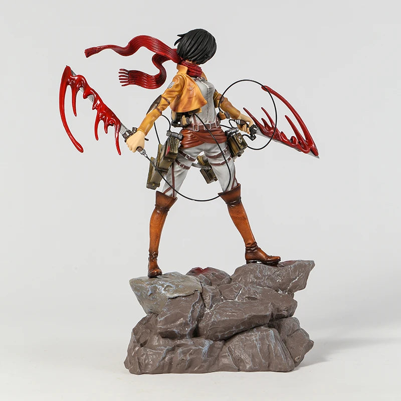 31-36cm Figurine Attack on Titan | Figurine représentant Levi & Mikasa Ackerman de l'anime Attack on Titan. Modèle idéal pour les fans et collectionneurs, parfait pour la décoration ou comme cadeau