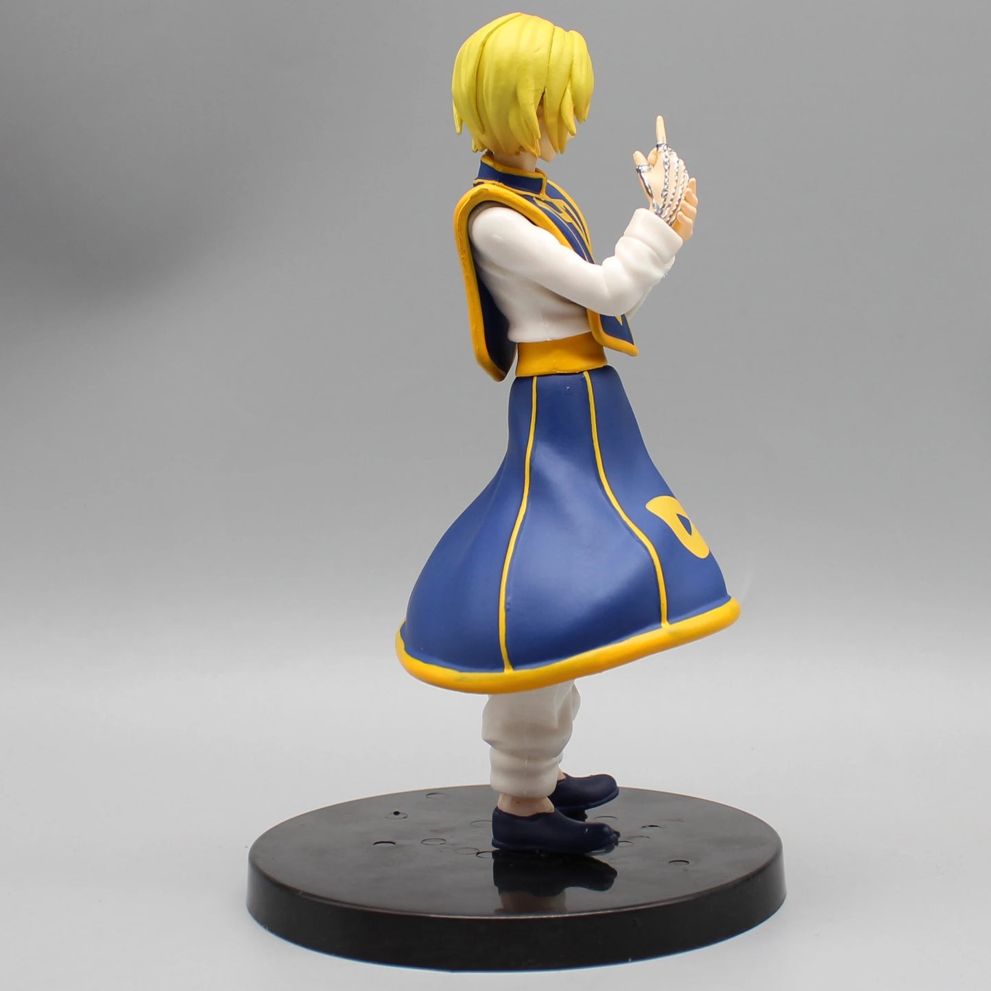 18cm HUNTER X HUNTER Figure | Collectible model representing Kurapika Kuruta, emblematic member of the protagonists in HUNTERxHUNTER. This figure is perfect for decorating a desk or giving as a birthday gift 