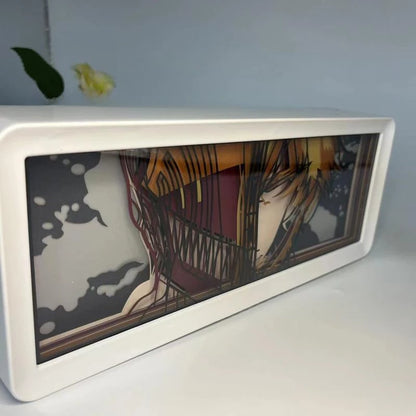 Lampe Décorative Chainsaw Man | Boîte lumineuse avec design en papier découpé représentant le visage de Denji et Pochita. Parfaite pour décorer une chambre ou un bureau, cette lampe offre une ambiance unique pour les fans de manga et d'anime