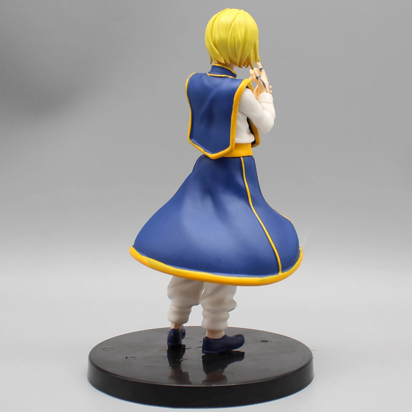 18cm HUNTER X HUNTER Figure | Collectible model representing Kurapika Kuruta, emblematic member of the protagonists in HUNTERxHUNTER. This figure is perfect for decorating a desk or giving as a birthday gift 