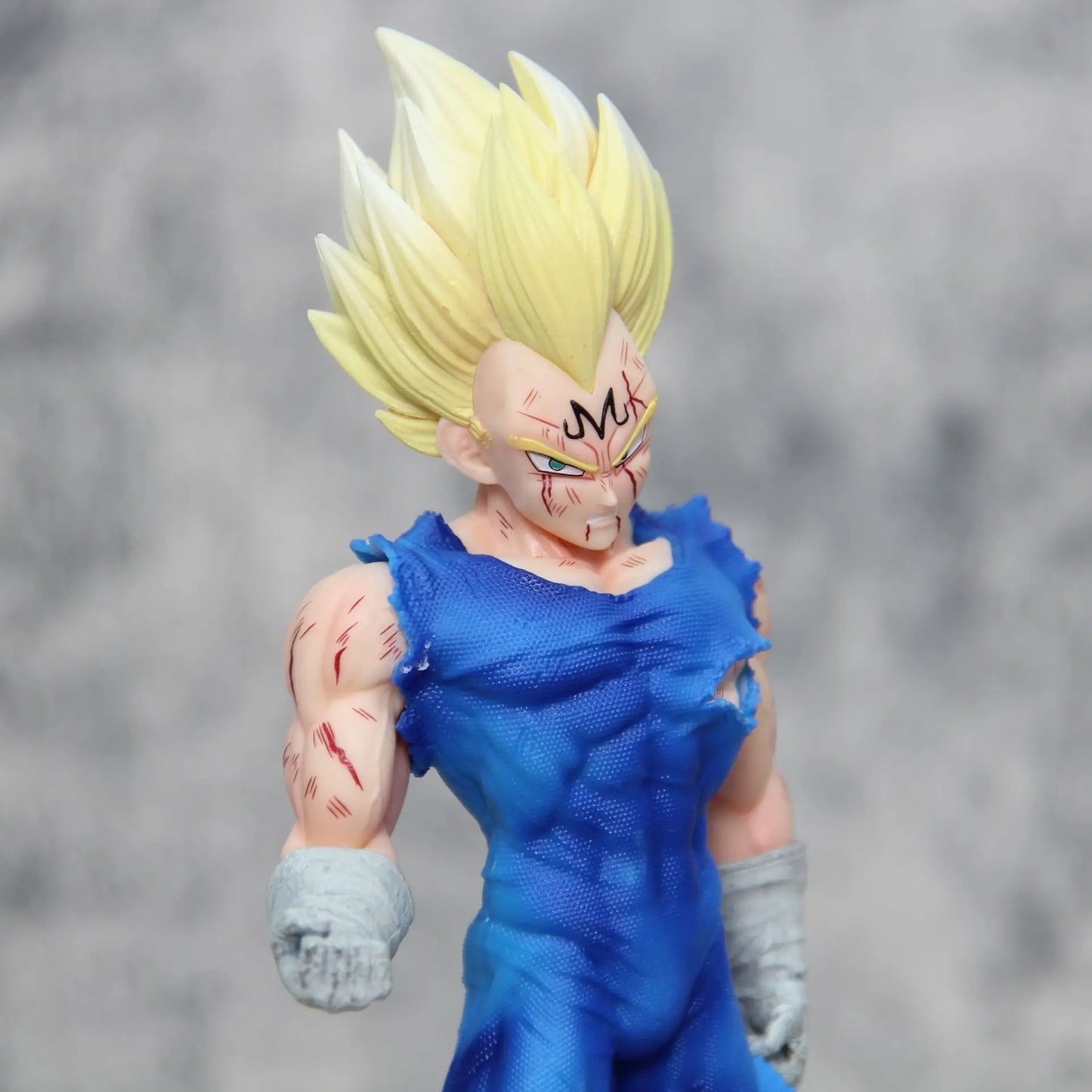 Figura Dragon Ball 20cm | Majin Vegeta Super Saiyajin. ¡Agrega esta pieza icónica a tu colección o regálala a un entusiasta de Dragon Ball! 