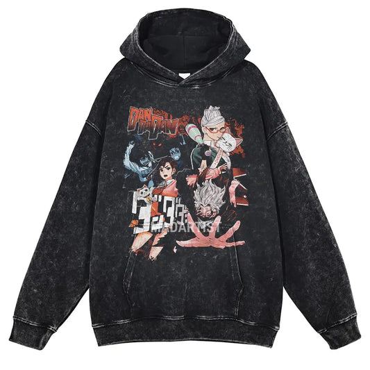 Hoodie vintage lavé inspiré de Dan Da Dan, un incontournable pour les fans du manga. Avec son design oversize et son style streetwear. Confortable et stylé, il est parfait pour les hommes et les femmes qui souhaitent afficher leur amour pour l'anime